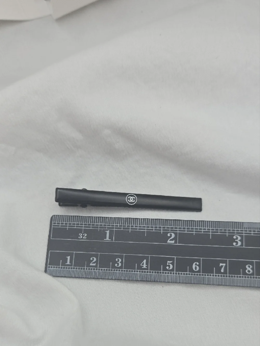 Luxury Beauty Hair Clips Set of 3 Black Logo Clips Gift Set - Picture 4 of 6